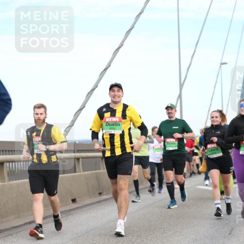 03.10.2025 - Köhlbrandbrückenlauf Jannik Wohlers http://msf.ph/oto/9157316 03.10.2025 15:37:04 Position 1 8852, 7963 meine-sportfotos.de