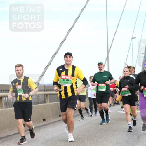 03.10.2025 - Köhlbrandbrückenlauf Jannik Wohlers http://msf.ph/oto/9157317 03.10.2025 15:37:04 Position 1 854, 8852, 7963 meine-sportfotos.de