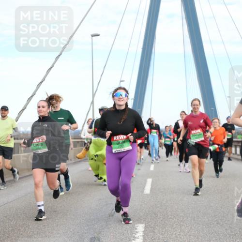 03.10.2025 - Köhlbrandbrückenlauf Jannik Wohlers http://msf.ph/oto/9157326 03.10.2025 15:37:05 Position 1 8852, 8684, 7963, 125 meine-sportfotos.de