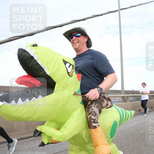 03.10.2025 - Köhlbrandbrückenlauf Jannik Wohlers http://msf.ph/oto/9157344 03.10.2025 15:37:09 Position 1 8556 meine-sportfotos.de