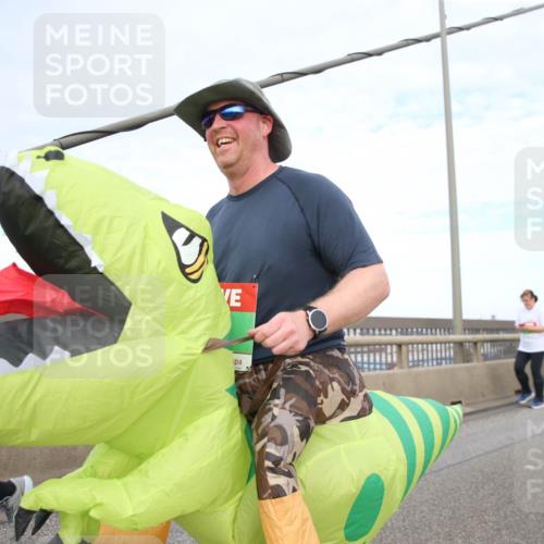 03.10.2025 - Köhlbrandbrückenlauf Jannik Wohlers http://msf.ph/oto/9157345 03.10.2025 15:37:09 Position 1 8556 meine-sportfotos.de