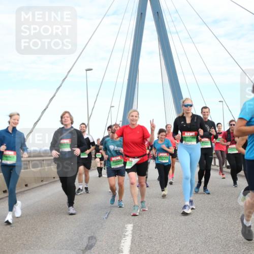 03.10.2025 - Köhlbrandbrückenlauf Jannik Wohlers http://msf.ph/oto/9157349 03.10.2025 15:37:10 Position 1 9040 meine-sportfotos.de
