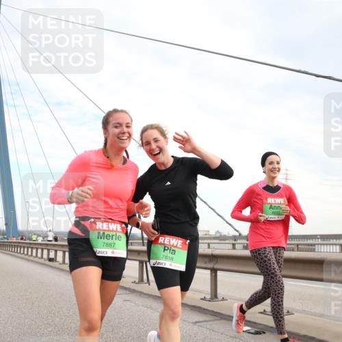 03.10.2025 - Köhlbrandbrückenlauf Jannik Wohlers http://msf.ph/oto/9157362 03.10.2025 15:37:14 Position 1 7887, 7888, 8572 meine-sportfotos.de