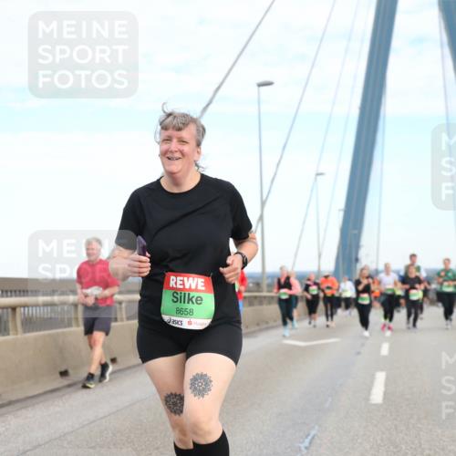 03.10.2025 - Köhlbrandbrückenlauf Jannik Wohlers http://msf.ph/oto/9157367 03.10.2025 15:37:16 Position 1 8658 meine-sportfotos.de