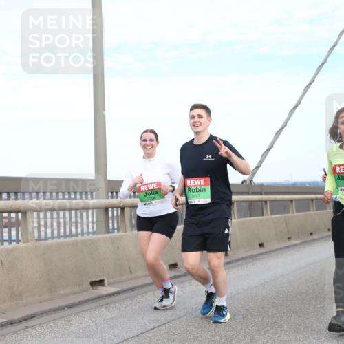 03.10.2025 - Köhlbrandbrückenlauf Jannik Wohlers http://msf.ph/oto/9157412 03.10.2025 15:37:33 Position 1 7706, 7877, 83 meine-sportfotos.de