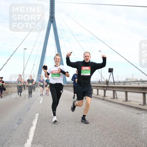 03.10.2025 - Köhlbrandbrückenlauf Jannik Wohlers http://msf.ph/oto/9157437 03.10.2025 15:37:41 Position 1 8759, 8752 meine-sportfotos.de