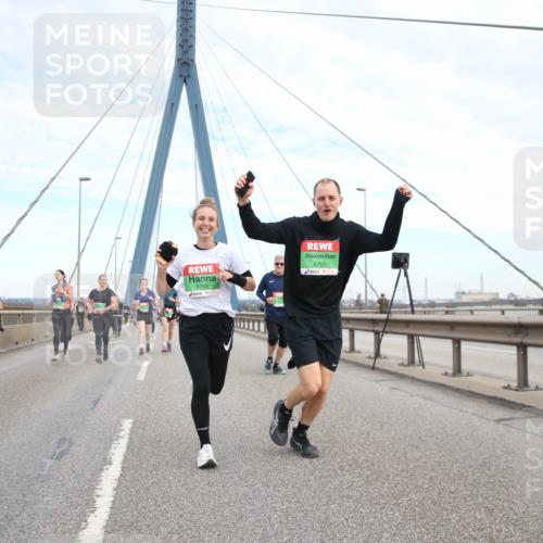 03.10.2025 - Köhlbrandbrückenlauf Jannik Wohlers http://msf.ph/oto/9157438 03.10.2025 15:37:41 Position 1 8752, 8759 meine-sportfotos.de