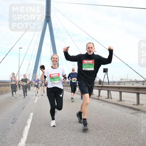 03.10.2025 - Köhlbrandbrückenlauf Jannik Wohlers http://msf.ph/oto/9157439 03.10.2025 15:37:41 Position 1 8759, 8752 meine-sportfotos.de