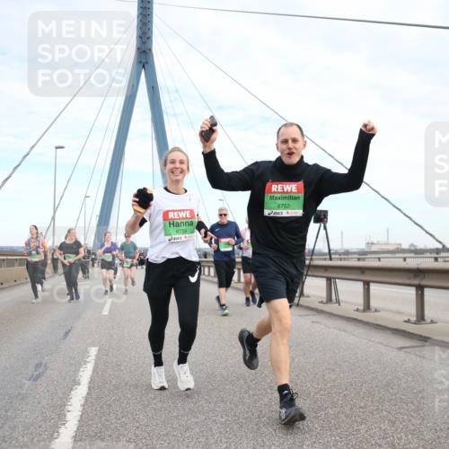 03.10.2025 - Köhlbrandbrückenlauf Jannik Wohlers http://msf.ph/oto/9157440 03.10.2025 15:37:41 Position 1 8759, 8752 meine-sportfotos.de