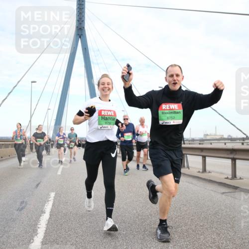 03.10.2025 - Köhlbrandbrückenlauf Jannik Wohlers http://msf.ph/oto/9157441 03.10.2025 15:37:41 Position 1 8759, 8752 meine-sportfotos.de
