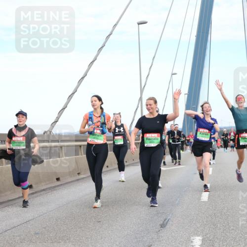 03.10.2025 - Köhlbrandbrückenlauf Jannik Wohlers http://msf.ph/oto/9157443 03.10.2025 15:37:42 Position 1 553, 9552, 8713, 8645, 9514 meine-sportfotos.de