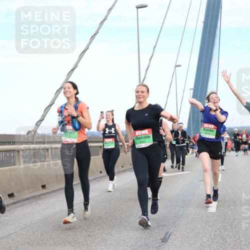 03.10.2025 - Köhlbrandbrückenlauf Jannik Wohlers http://msf.ph/oto/9157444 03.10.2025 15:37:42 Position 1 8713, 9514, 8645 meine-sportfotos.de
