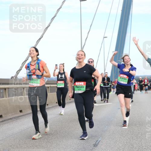 03.10.2025 - Köhlbrandbrückenlauf Jannik Wohlers http://msf.ph/oto/9157445 03.10.2025 15:37:42 Position 1 8713, 8645, 9514 meine-sportfotos.de