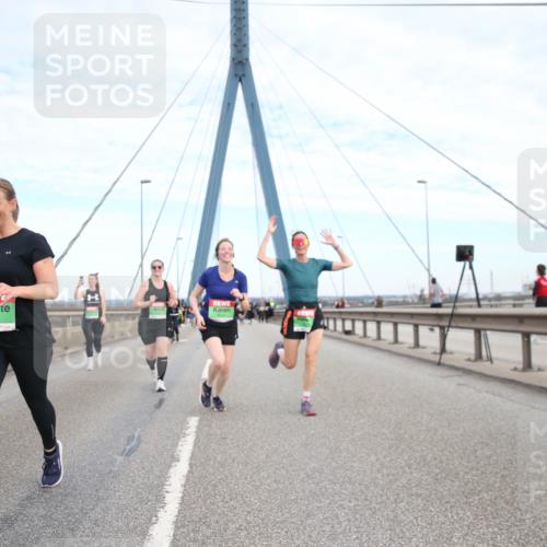 03.10.2025 - Köhlbrandbrückenlauf Jannik Wohlers http://msf.ph/oto/9157453 03.10.2025 15:37:44 Position 1 8645 meine-sportfotos.de