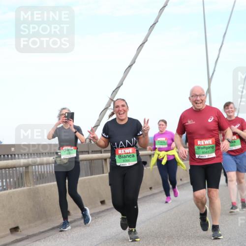 03.10.2025 - Köhlbrandbrückenlauf Jannik Wohlers http://msf.ph/oto/9157476 03.10.2025 15:37:55 Position 1 8351, 8366, 8561 meine-sportfotos.de