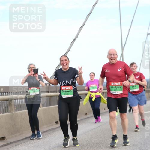 03.10.2025 - Köhlbrandbrückenlauf Jannik Wohlers http://msf.ph/oto/9157477 03.10.2025 15:37:55 Position 1 8351, 8366, 8561, 9402 meine-sportfotos.de