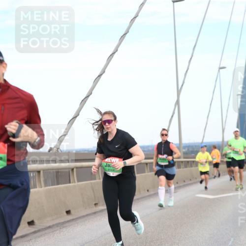 03.10.2025 - Köhlbrandbrückenlauf Jannik Wohlers http://msf.ph/oto/9157499 03.10.2025 15:38:01 Position 1 8564 meine-sportfotos.de