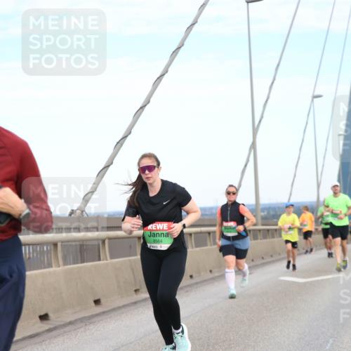 03.10.2025 - Köhlbrandbrückenlauf Jannik Wohlers http://msf.ph/oto/9157500 03.10.2025 15:38:01 Position 1 8564 meine-sportfotos.de