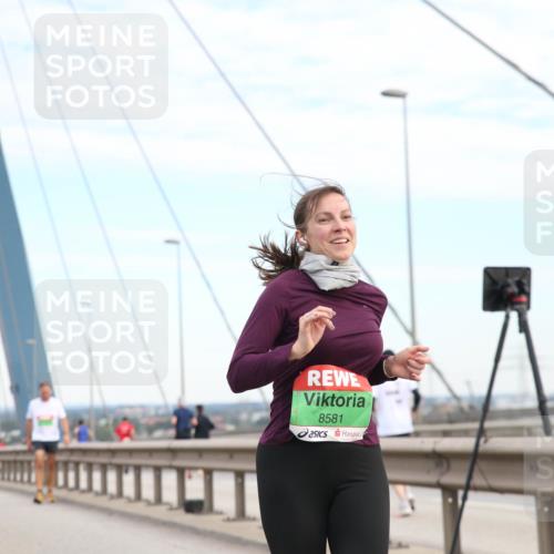 03.10.2025 - Köhlbrandbrückenlauf Jannik Wohlers http://msf.ph/oto/9157502 03.10.2025 15:38:02 Position 1 8581 meine-sportfotos.de