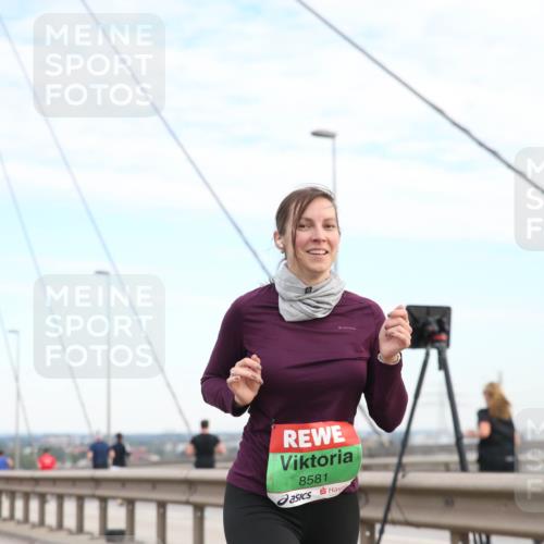 03.10.2025 - Köhlbrandbrückenlauf Jannik Wohlers http://msf.ph/oto/9157504 03.10.2025 15:38:02 Position 1 8581 meine-sportfotos.de