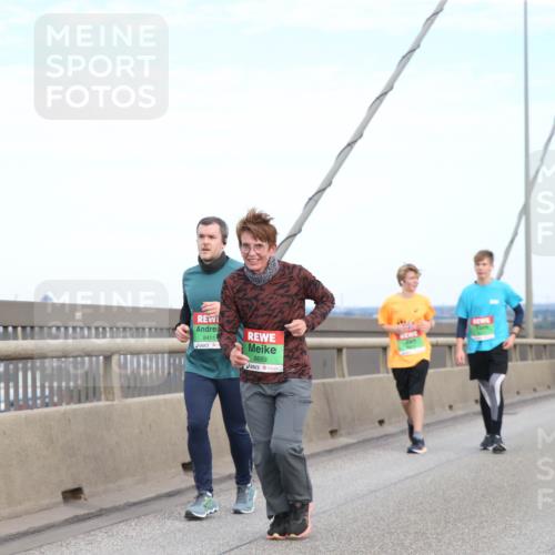 03.10.2025 - Köhlbrandbrückenlauf Jannik Wohlers http://msf.ph/oto/9157536 03.10.2025 15:38:15 Position 1 8411, 8689 meine-sportfotos.de