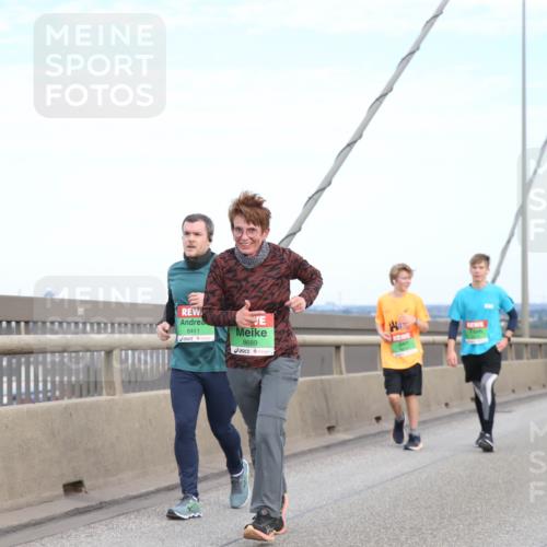 03.10.2025 - Köhlbrandbrückenlauf Jannik Wohlers http://msf.ph/oto/9157537 03.10.2025 15:38:15 Position 1 8411, 8689 meine-sportfotos.de