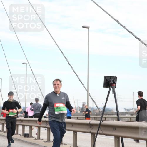 03.10.2025 - Köhlbrandbrückenlauf Jannik Wohlers http://msf.ph/oto/9157556 03.10.2025 15:38:24 Position 1 8341 meine-sportfotos.de