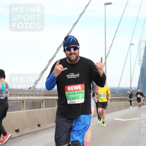 03.10.2025 - Köhlbrandbrückenlauf Jannik Wohlers http://msf.ph/oto/9157577 03.10.2025 15:38:30 Position 1 30, 9313, 8896 meine-sportfotos.de