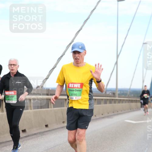 03.10.2025 - Köhlbrandbrückenlauf Jannik Wohlers http://msf.ph/oto/9157587 03.10.2025 15:38:34 Position 1 8537, 8180 meine-sportfotos.de