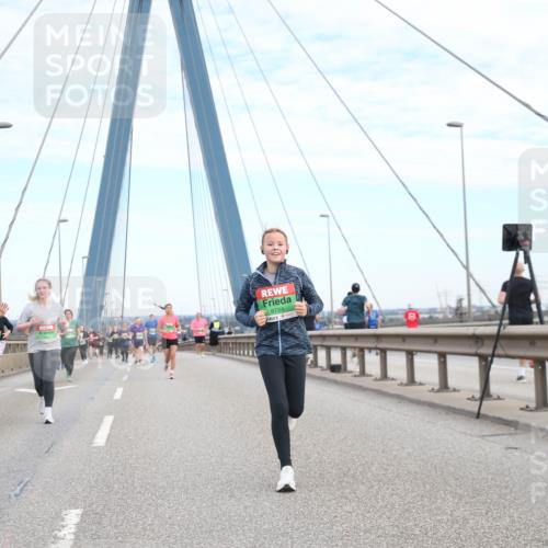 03.10.2025 - Köhlbrandbrückenlauf Jannik Wohlers http://msf.ph/oto/9157603 03.10.2025 15:38:41 Position 1 8724 meine-sportfotos.de
