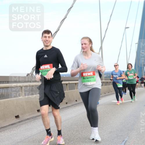 03.10.2025 - Köhlbrandbrückenlauf Jannik Wohlers http://msf.ph/oto/9157608 03.10.2025 15:38:43 Position 1 795, 7964 meine-sportfotos.de