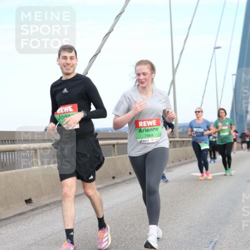 03.10.2025 - Köhlbrandbrückenlauf Jannik Wohlers http://msf.ph/oto/9157609 03.10.2025 15:38:43 Position 1 7964 meine-sportfotos.de