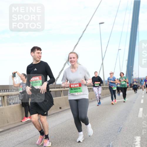 03.10.2025 - Köhlbrandbrückenlauf Jannik Wohlers http://msf.ph/oto/9157610 03.10.2025 15:38:44 Position 1 7955, 7964 meine-sportfotos.de