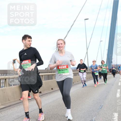 03.10.2025 - Köhlbrandbrückenlauf Jannik Wohlers http://msf.ph/oto/9157611 03.10.2025 15:38:44 Position 1 7955, 7964 meine-sportfotos.de