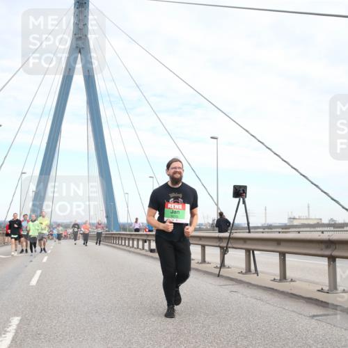 03.10.2025 - Köhlbrandbrückenlauf Jannik Wohlers http://msf.ph/oto/9157626 03.10.2025 15:39:37 Position 1 9215 meine-sportfotos.de