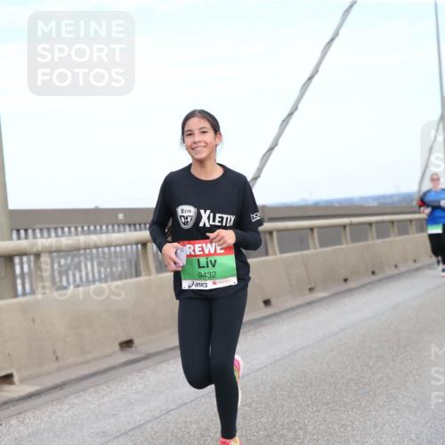 03.10.2025 - Köhlbrandbrückenlauf Jannik Wohlers http://msf.ph/oto/9157627 03.10.2025 15:39:39 Position 1 9432 meine-sportfotos.de