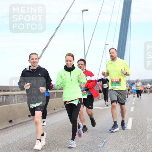 03.10.2025 - Köhlbrandbrückenlauf Jannik Wohlers http://msf.ph/oto/9157633 03.10.2025 15:39:42 Position 1 7479 meine-sportfotos.de