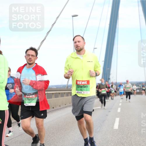 03.10.2025 - Köhlbrandbrückenlauf Jannik Wohlers http://msf.ph/oto/9157638 03.10.2025 15:39:43 Position 1 9551, 7479 meine-sportfotos.de