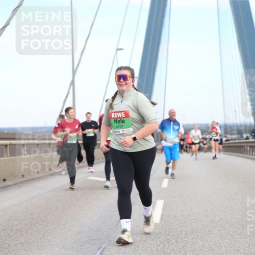 03.10.2025 - Köhlbrandbrückenlauf Jannik Wohlers http://msf.ph/oto/9157656 03.10.2025 15:39:51 Position 1 8757 meine-sportfotos.de