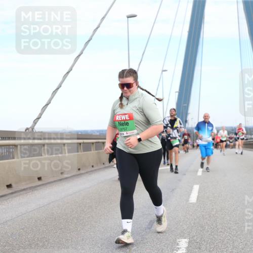 03.10.2025 - Köhlbrandbrückenlauf Jannik Wohlers http://msf.ph/oto/9157659 03.10.2025 15:39:52 Position 1 8757 meine-sportfotos.de
