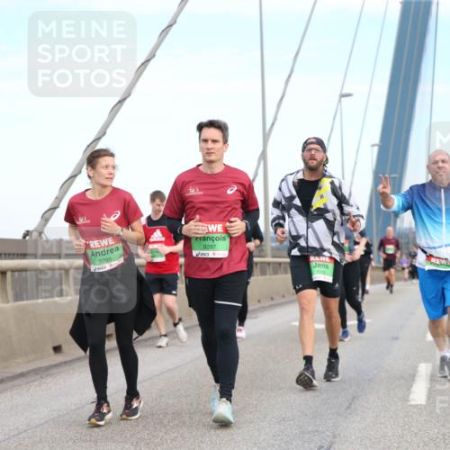 03.10.2025 - Köhlbrandbrückenlauf Jannik Wohlers http://msf.ph/oto/9157662 03.10.2025 15:39:55 Position 1 8296, 8297, 9298, 0, 0 meine-sportfotos.de