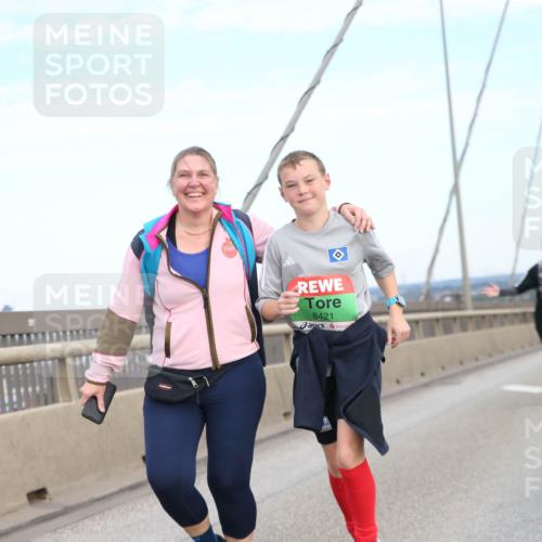 03.10.2025 - Köhlbrandbrückenlauf Jannik Wohlers http://msf.ph/oto/9157696 03.10.2025 15:40:15 Position 1 8421 meine-sportfotos.de