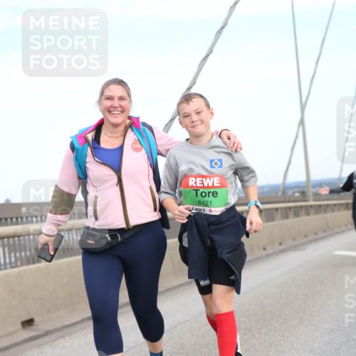 03.10.2025 - Köhlbrandbrückenlauf Jannik Wohlers http://msf.ph/oto/9157697 03.10.2025 15:40:15 Position 1 8421 meine-sportfotos.de