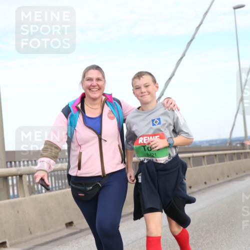 03.10.2025 - Köhlbrandbrückenlauf Jannik Wohlers http://msf.ph/oto/9157700 03.10.2025 15:40:15 Position 1 8421 meine-sportfotos.de