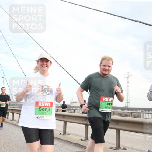 03.10.2025 - Köhlbrandbrückenlauf Jannik Wohlers http://msf.ph/oto/9157731 03.10.2025 15:40:39 Position 1 8751, 8749, 8750 meine-sportfotos.de