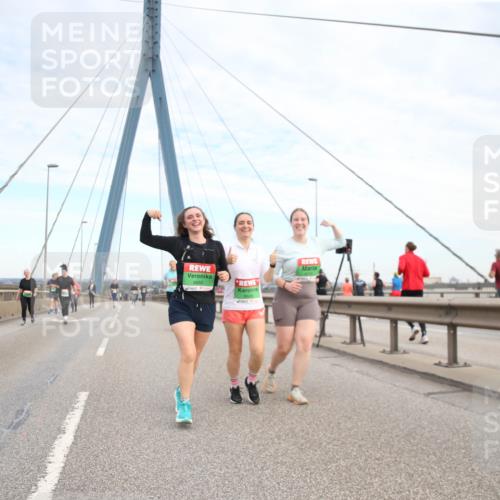 03.10.2025 - Köhlbrandbrückenlauf Jannik Wohlers http://msf.ph/oto/9157754 03.10.2025 15:40:47 Position 1 8850 meine-sportfotos.de