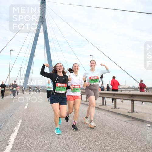03.10.2025 - Köhlbrandbrückenlauf Jannik Wohlers http://msf.ph/oto/9157756 03.10.2025 15:40:47 Position 1 8850, 8849 meine-sportfotos.de