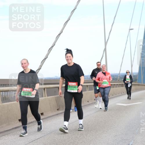 03.10.2025 - Köhlbrandbrückenlauf Jannik Wohlers http://msf.ph/oto/9157767 03.10.2025 15:40:52 Position 1 8944, 8943 meine-sportfotos.de