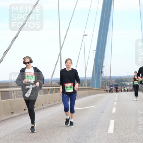 03.10.2025 - Köhlbrandbrückenlauf Jannik Wohlers http://msf.ph/oto/9157779 03.10.2025 15:40:58 Position 1 8641, 7512, 8515 meine-sportfotos.de