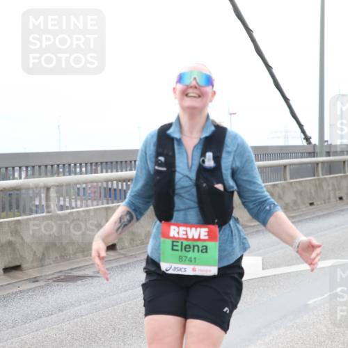 03.10.2025 - Köhlbrandbrückenlauf Jannik Wohlers http://msf.ph/oto/9157806 03.10.2025 16:09:22 Position 1 8741 meine-sportfotos.de